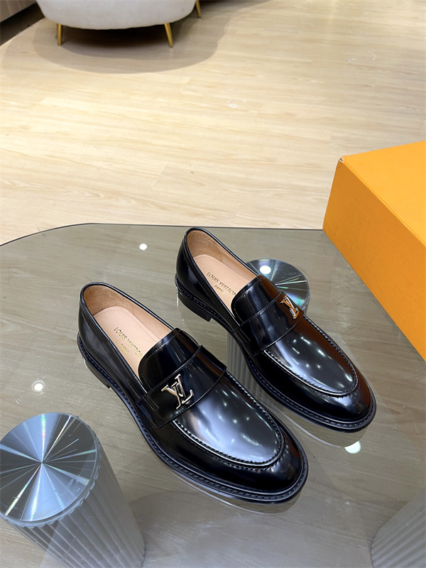 Lv Loafer 045