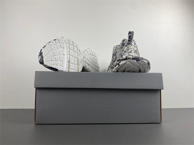 Ba*len*cia*ga -phantom sneaker 734734 w2rg3 9010